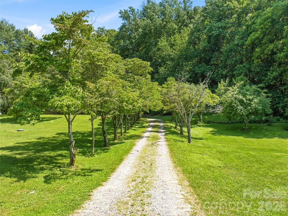 252 Big Stomp Road Waynesville, NC 28786