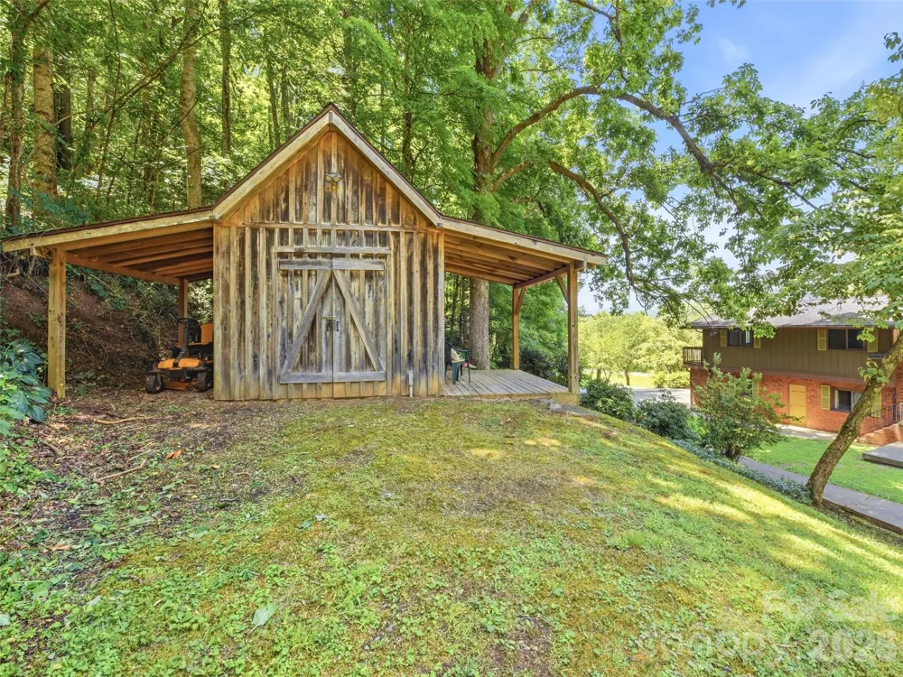 252 Big Stomp Road Waynesville, NC 28786