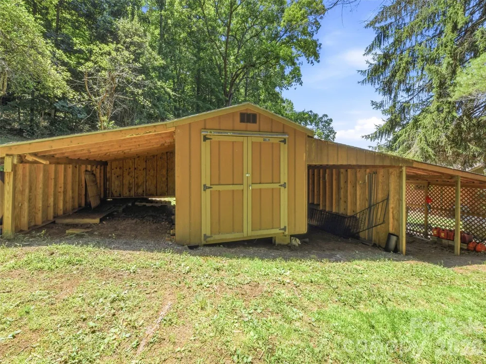 252 Big Stomp Road Waynesville, NC 28786