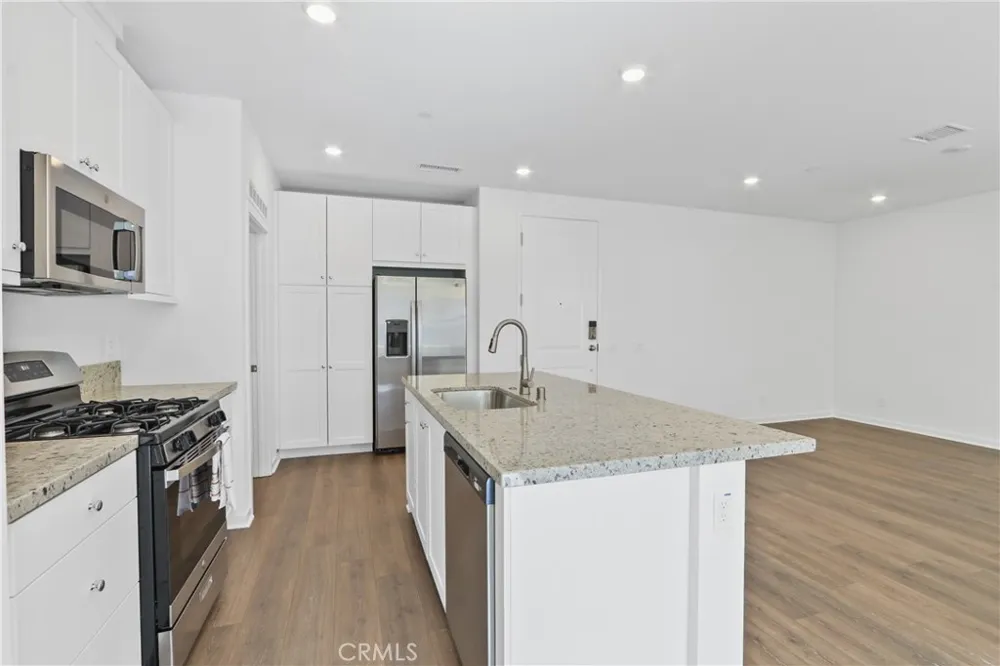 960 Tangent Privado #305 Ontario, CA 91764