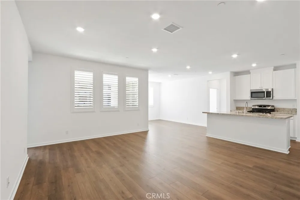 960 Tangent Privado #305 Ontario, CA 91764