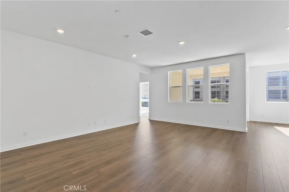 960 Tangent Privado #305 Ontario, CA 91764