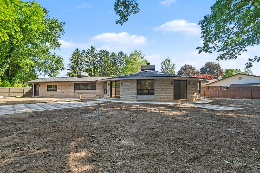 2631 Hillview Lane St. Joseph, MI 49085