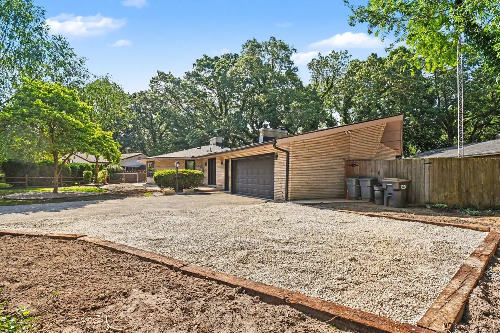 2631 Hillview Lane St. Joseph, MI 49085