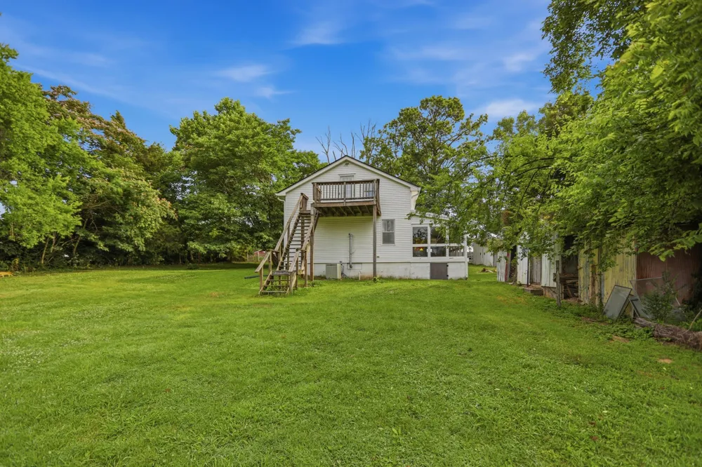 120 Bradley Ln Cottontown, TN 37048