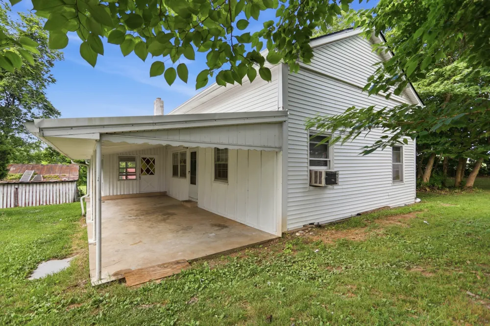 120 Bradley Ln Cottontown, TN 37048