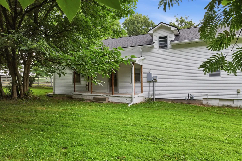120 Bradley Ln Cottontown, TN 37048