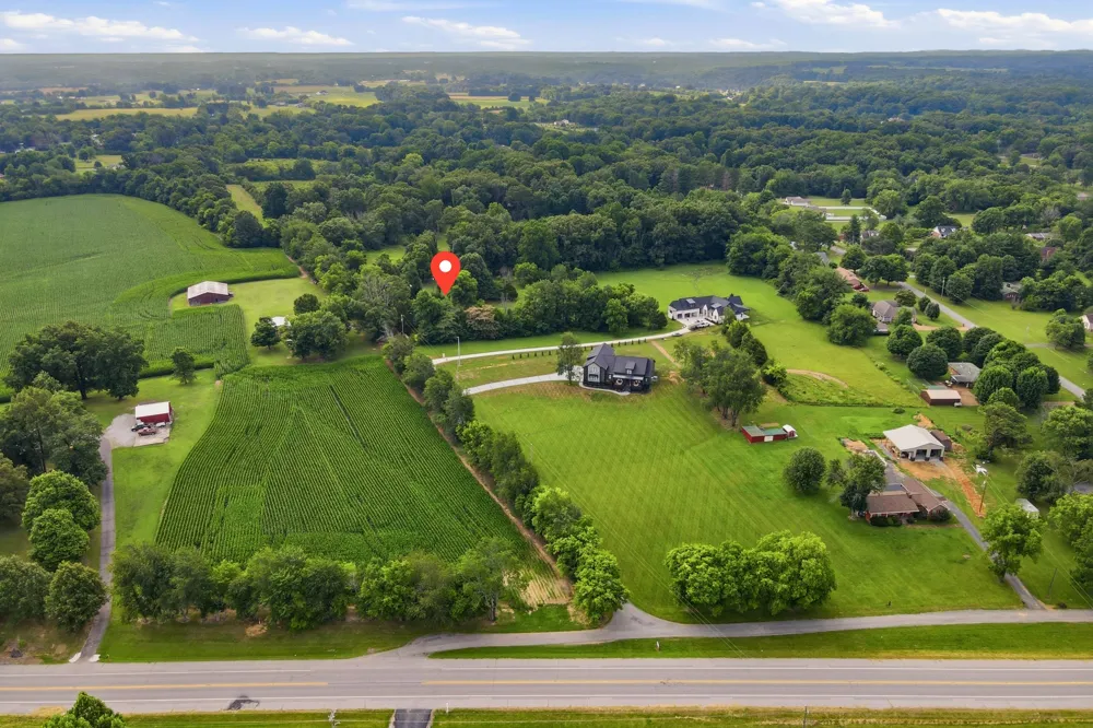 120 Bradley Ln Cottontown, TN 37048