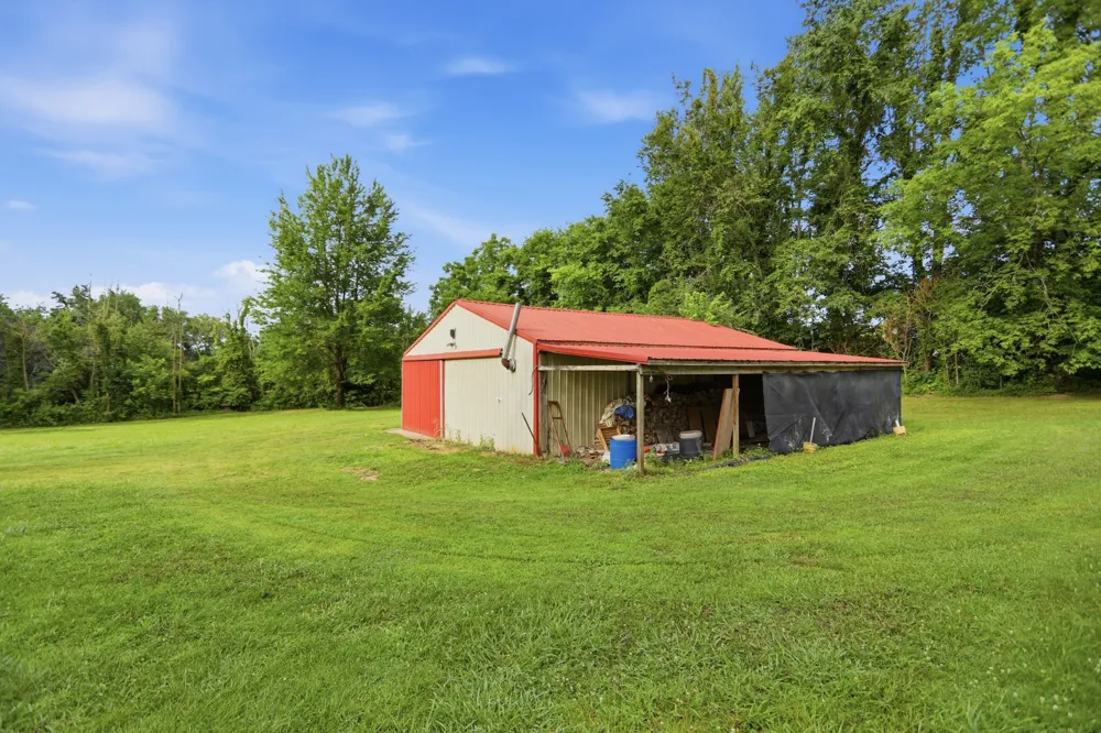 120 Bradley Ln Cottontown, TN 37048