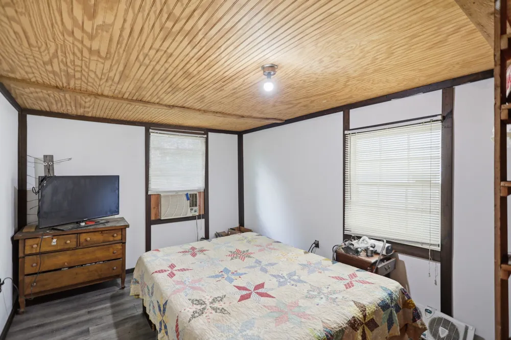 120 Bradley Ln Cottontown, TN 37048