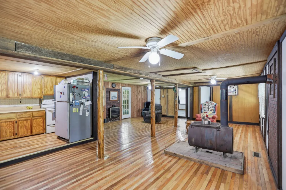 120 Bradley Ln Cottontown, TN 37048