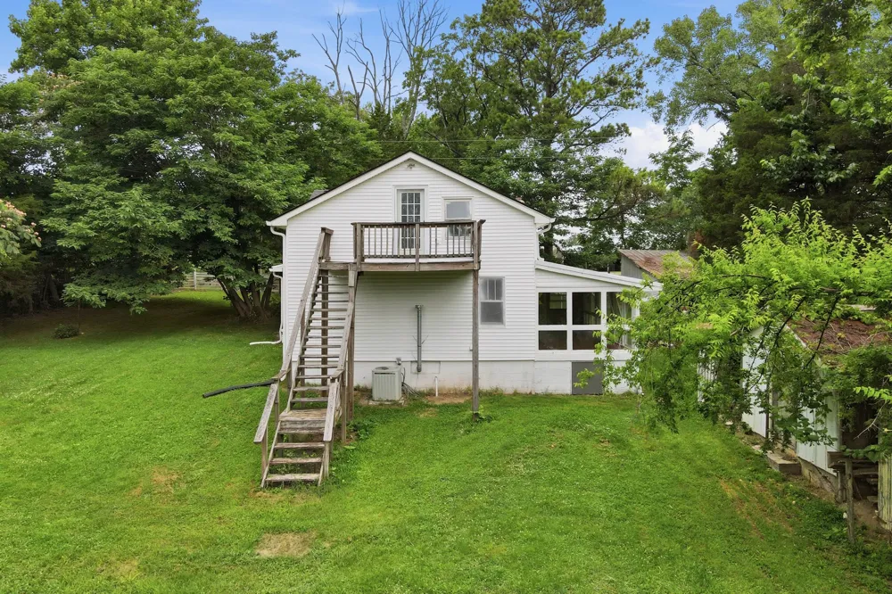 120 Bradley Ln Cottontown, TN 37048