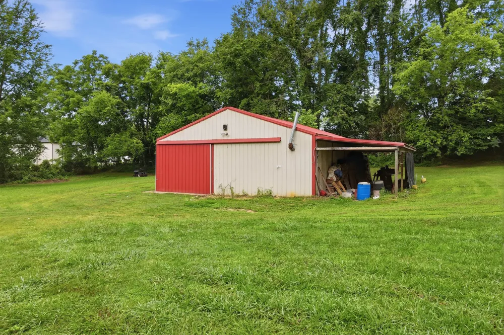 120 Bradley Ln Cottontown, TN 37048