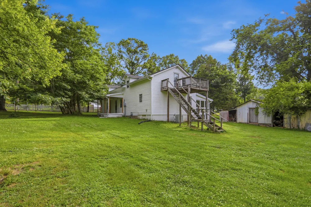 120 Bradley Ln Cottontown, TN 37048