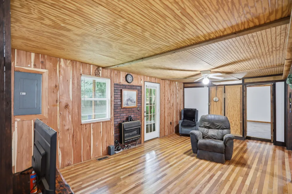 120 Bradley Ln Cottontown, TN 37048