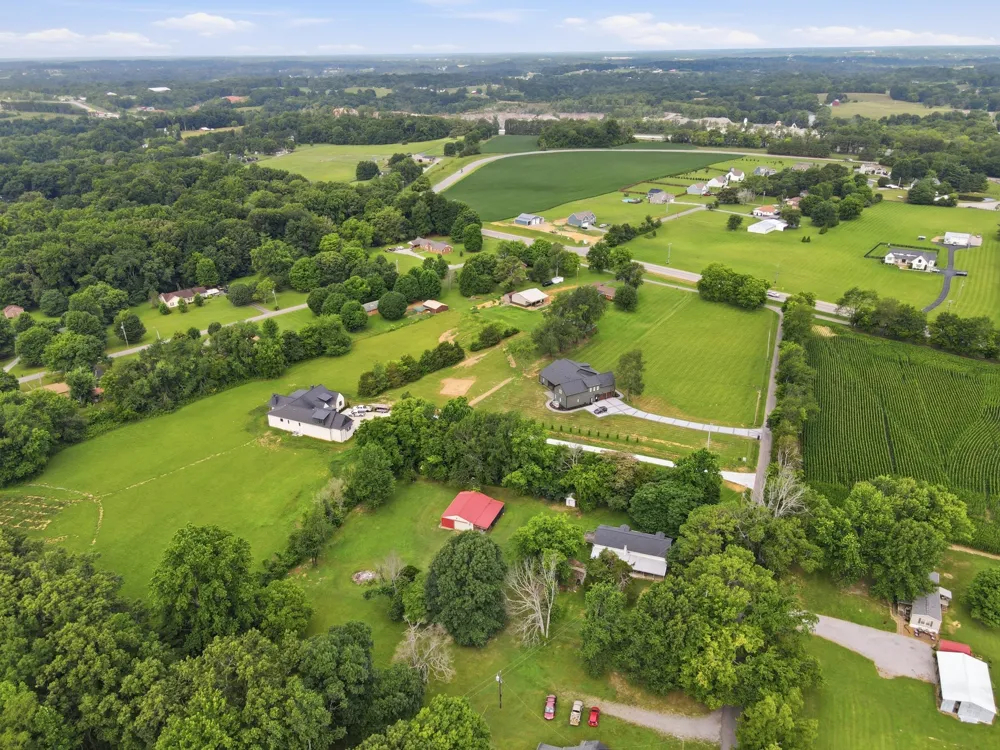 120 Bradley Ln Cottontown, TN 37048