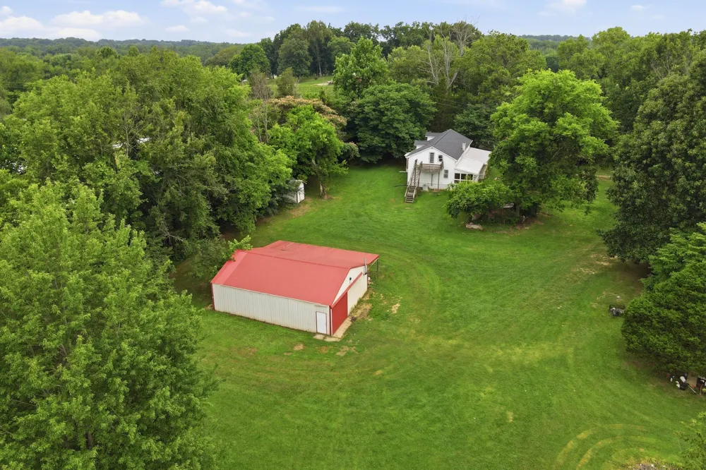 120 Bradley Ln Cottontown, TN 37048