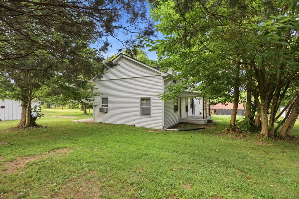 120 Bradley Ln Cottontown, TN 37048