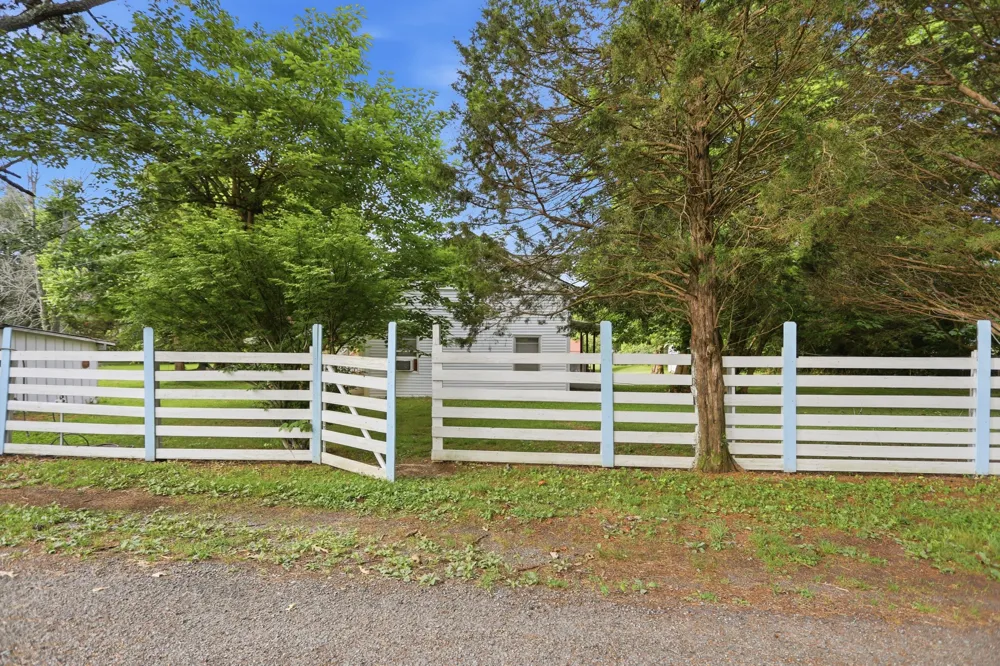 120 Bradley Ln Cottontown, TN 37048