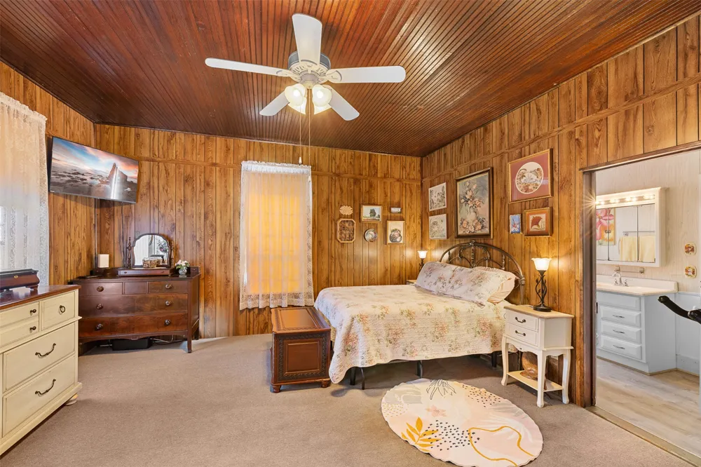 1546 County Road 203 Paige, TX 78659