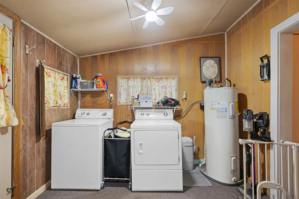 1546 County Road 203 Paige, TX 78659
