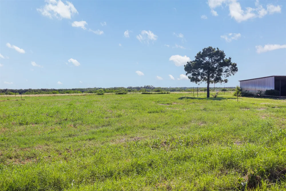 1546 County Road 203 Paige, TX 78659