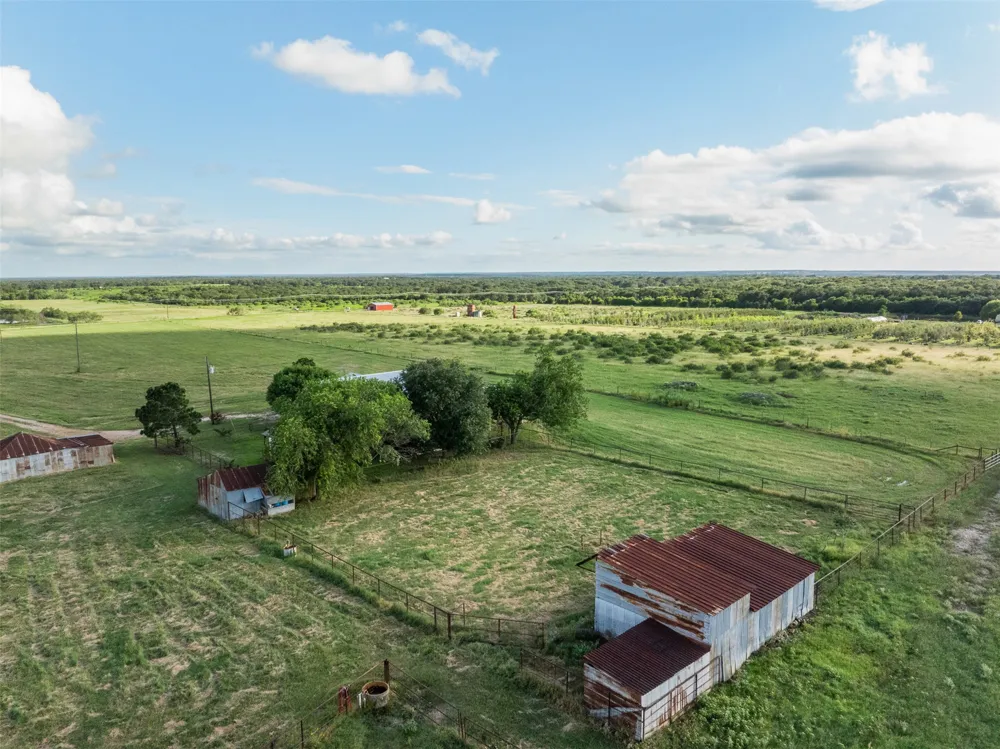 1546 County Road 203 Paige, TX 78659