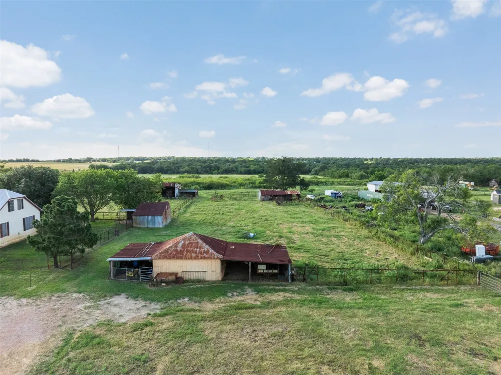 1546 County Road 203 Paige, TX 78659