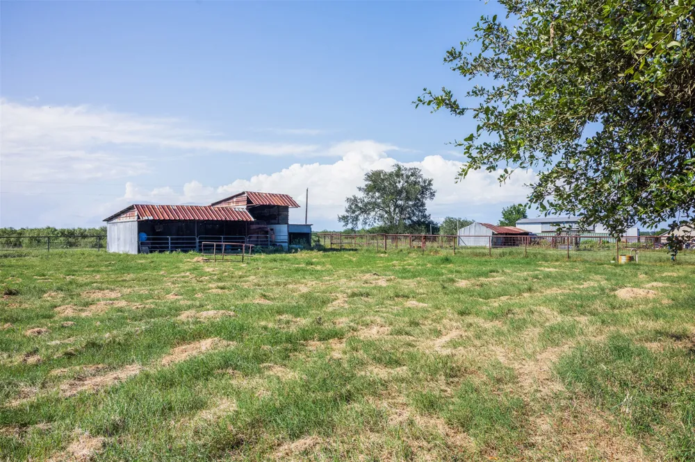 1546 County Road 203 Paige, TX 78659