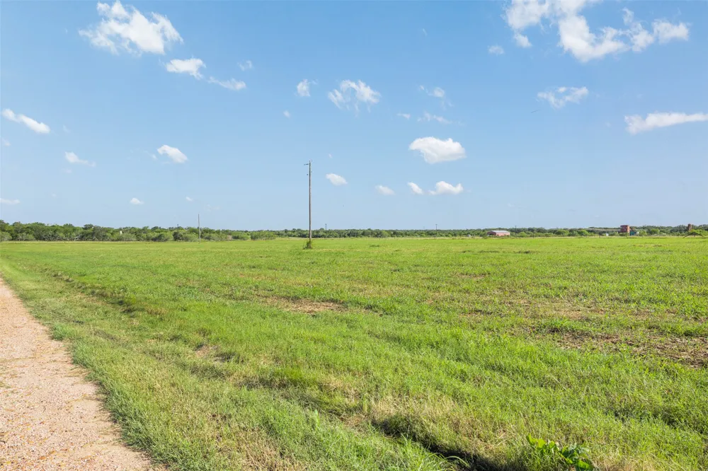 1546 County Road 203 Paige, TX 78659