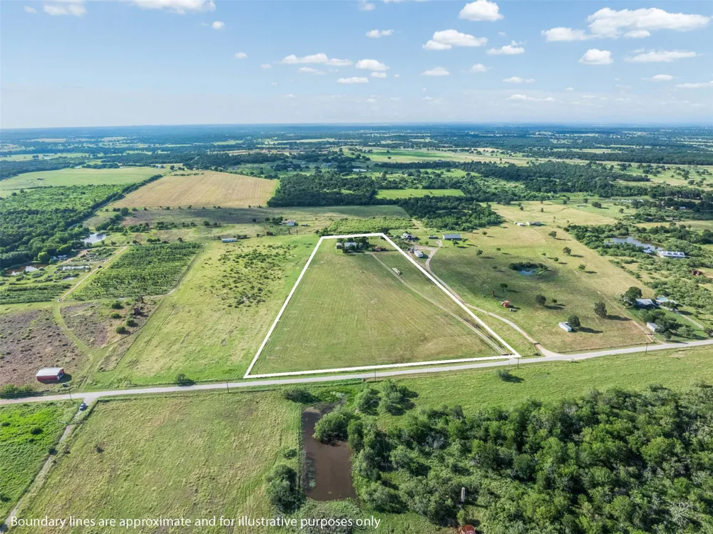 1546 County Road 203 Paige, TX 78659