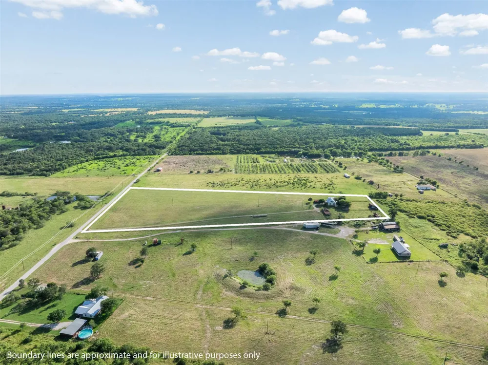 1546 County Road 203 Paige, TX 78659