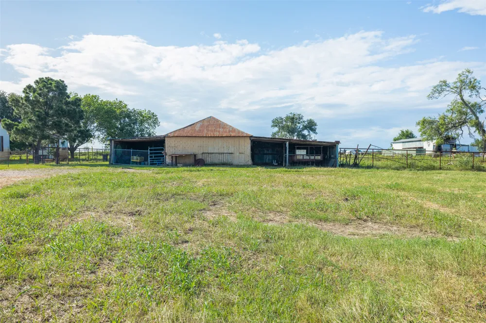 1546 County Road 203 Paige, TX 78659
