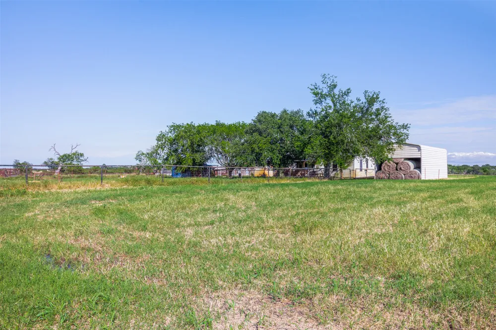 1546 County Road 203 Paige, TX 78659