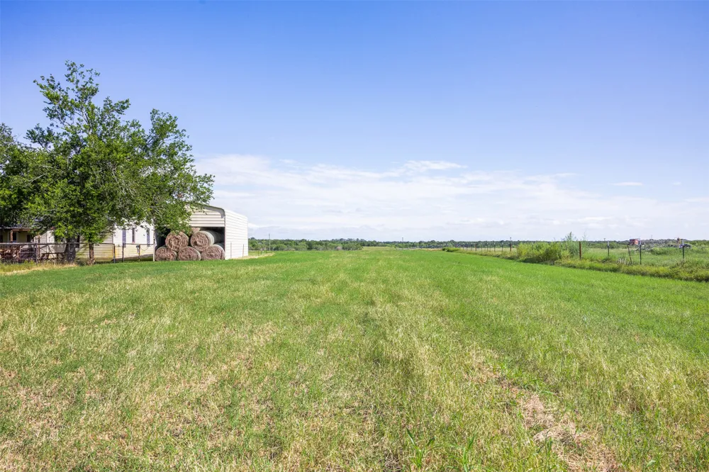 1546 County Road 203 Paige, TX 78659