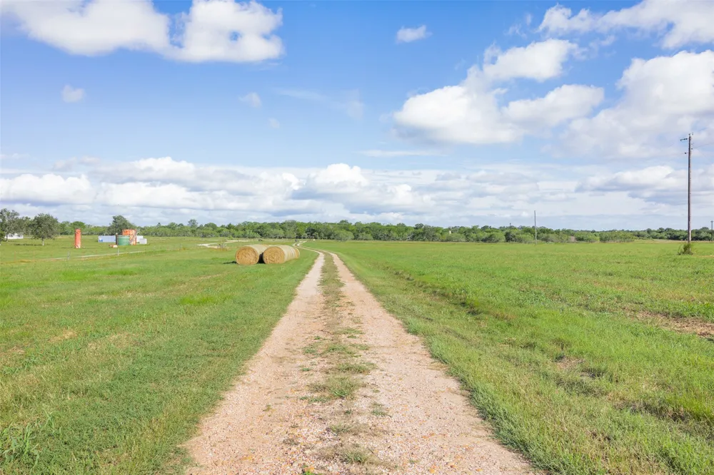 1546 County Road 203 Paige, TX 78659