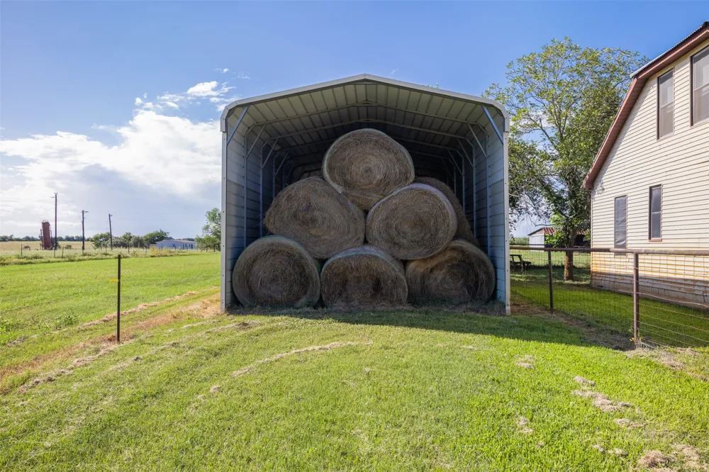 1546 County Road 203 Paige, TX 78659