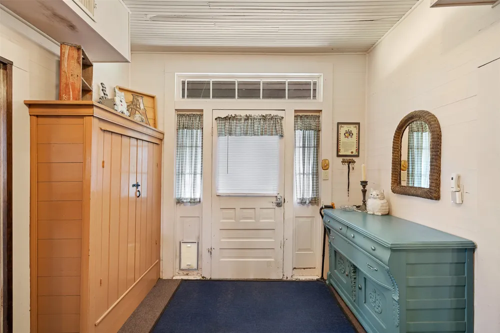 1546 County Road 203 Paige, TX 78659