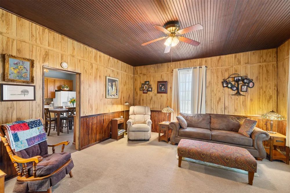 1546 County Road 203 Paige, TX 78659