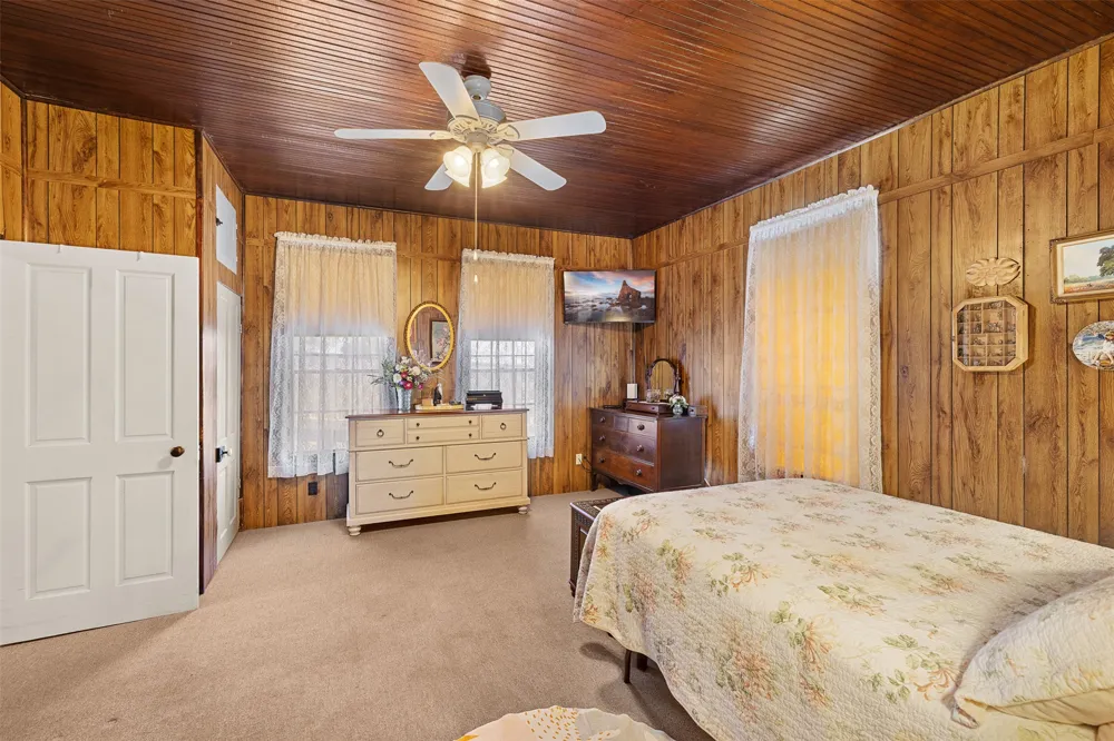 1546 County Road 203 Paige, TX 78659