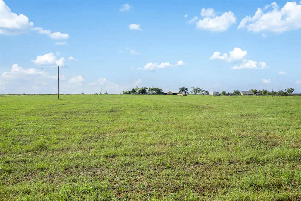1546 County Road 203 Paige, TX 78659