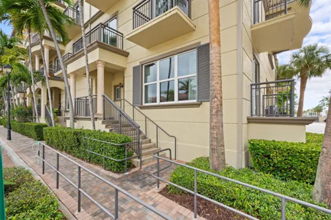 2617 NE 14th Avenue #109