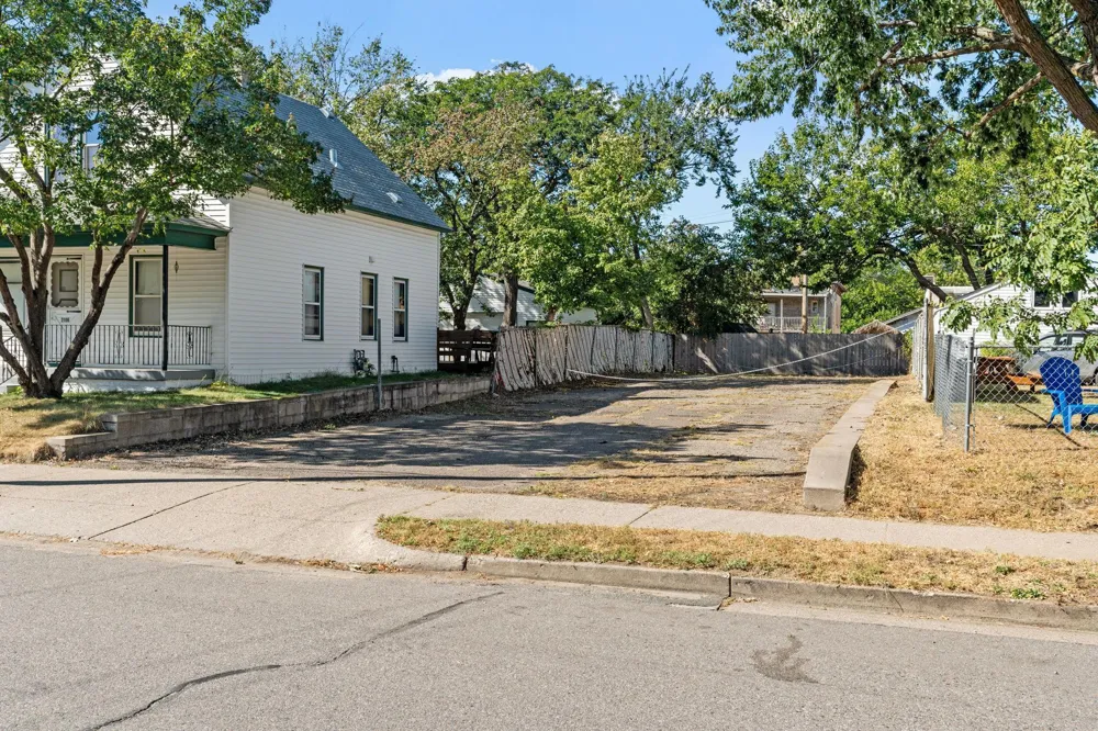 2110 4th Street NE Minneapolis, MN 55418