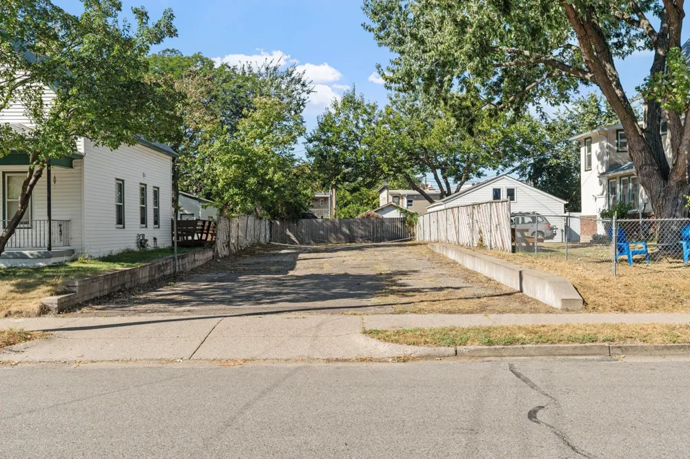 2110 4th Street NE Minneapolis, MN 55418