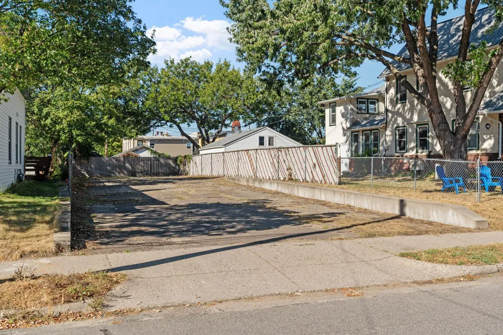 2110 4th Street NE Minneapolis, MN 55418