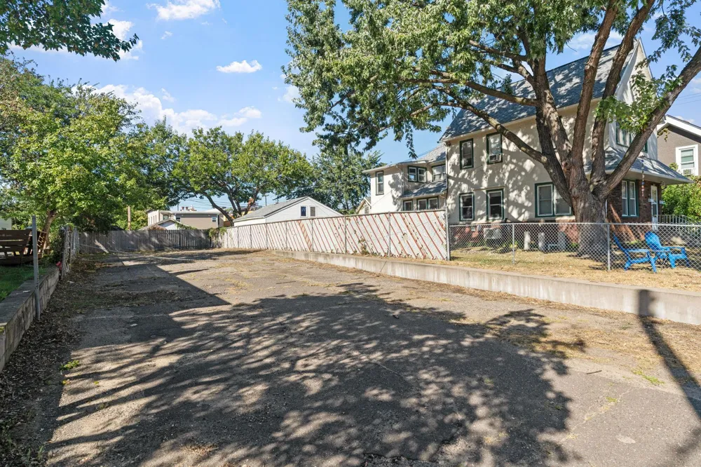 2110 4th Street NE Minneapolis, MN 55418