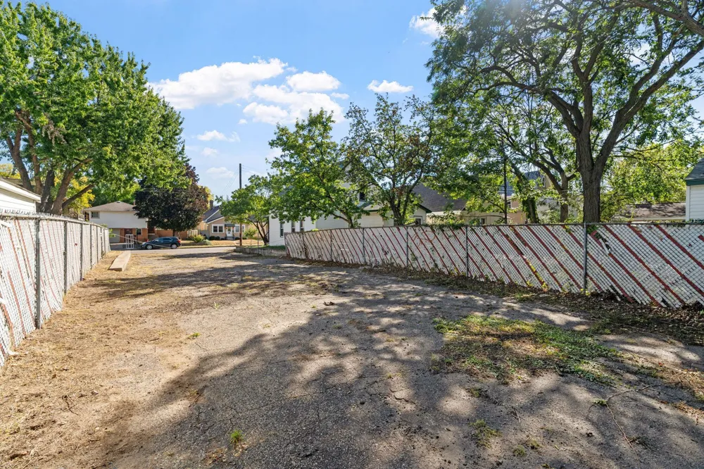 2110 4th Street NE Minneapolis, MN 55418