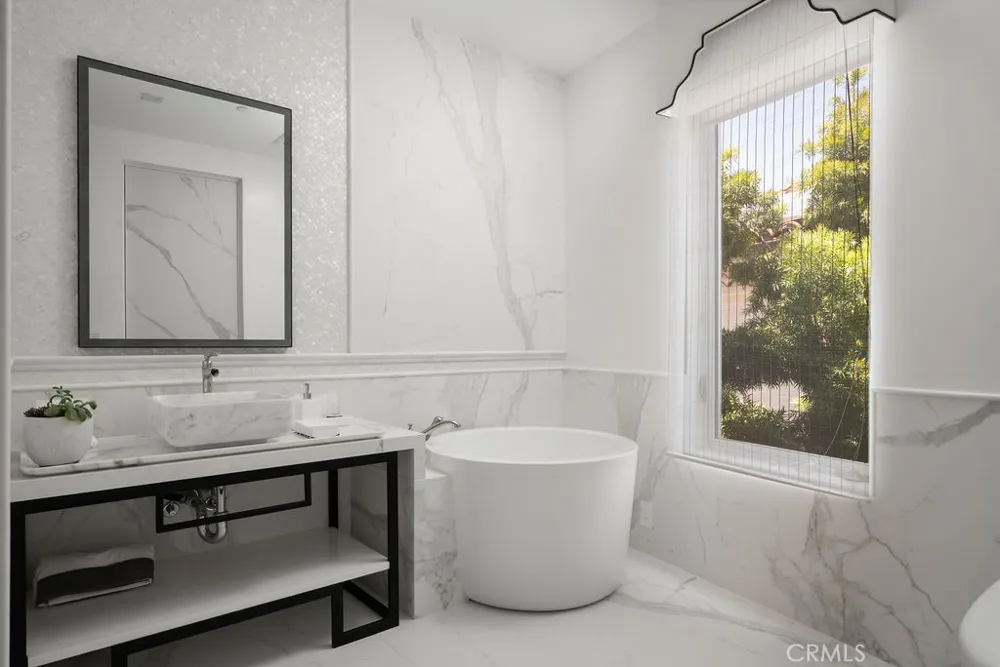 87 Linda Newport Beach, CA 92660