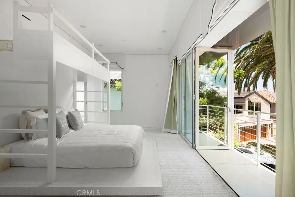 87 Linda Newport Beach, CA 92660