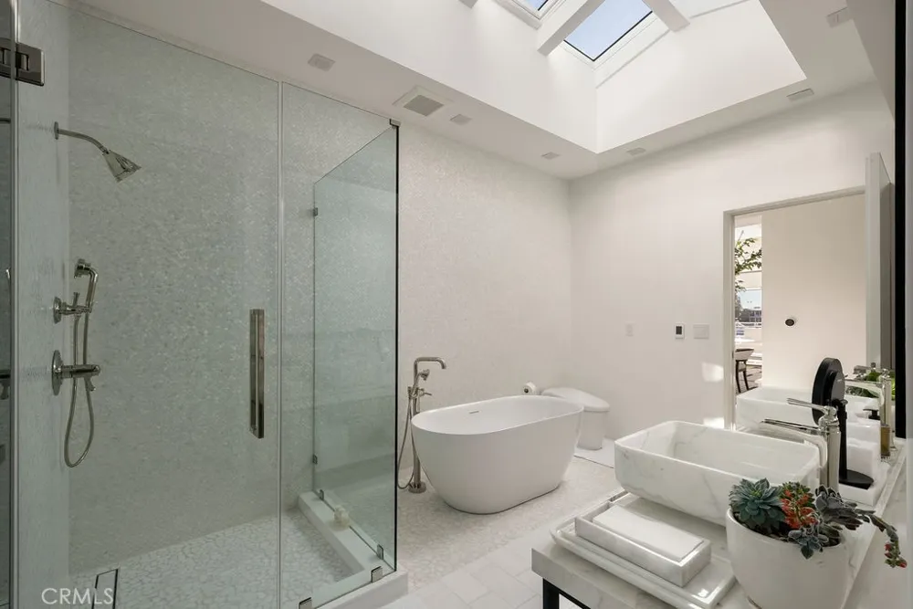 87 Linda Newport Beach, CA 92660
